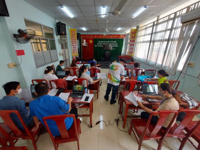 Trường Mầm non Tuổi Xanh tiếp tục đồng hành, hỗ trợ công tác phòng chống dịch covid -19