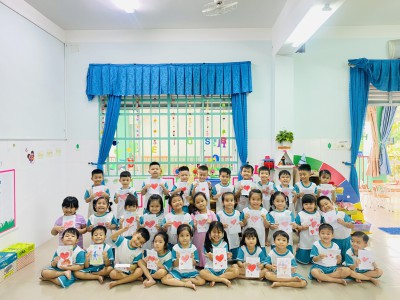 Chào mừng ngày phụ nữ Việt Nam 20-19 của các bé MN Tuổi Xanh