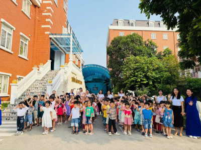 Tham quan trường tiểu học Việt Anh