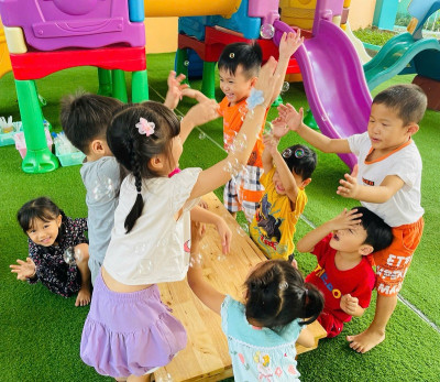 NHỮNG QUẢ BONG BÓNG BAY