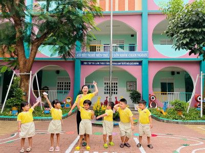 TRÒ CHƠI XẾP MÁY BAY GIẤY