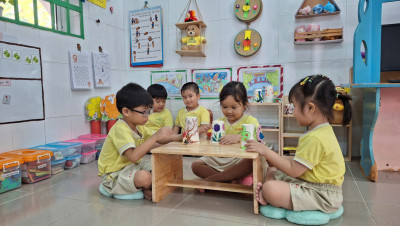 BÉ KỂ CHUYỆN BẰNG CỐC GIẤY – CHUYỆN NHỎ MÀ VUI TO