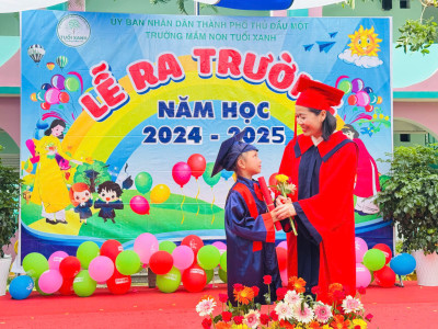 🌸 Lễ Ra Trường Khối Lá Tuổi Xanh: Khoảnh Khắc Bừng Sáng Của Những Thiên Thần! 🎓