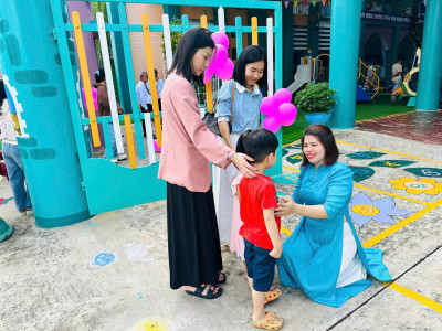 Hạnh phúc ngày đầu đến trường