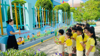 BÉ LÁ 2 HỌC AN TOÀN GIAO THÔNG