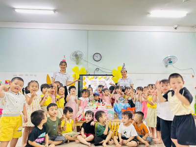 Sinh nhật yêu thương cho các bé sinh tháng 9,10 khối Mầm- Nhà trẻ