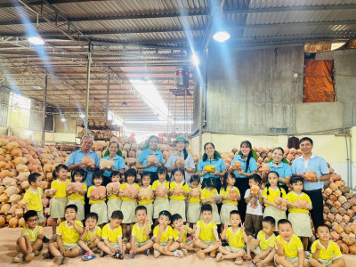 🐷✨ Hoạt động trải nghiệm “Tham quan nghề làm heo đất” – Một ngày học từ thực tiễn đầy hứng khởi của các bé Mầm non Tuổi Xanh ✨🐷