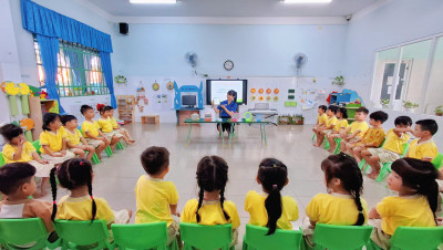 💛 TAY XINH KHÉO LÉO - BÉ LỚP CHỒI 3 TẬP CHẢI ĐẦU💛