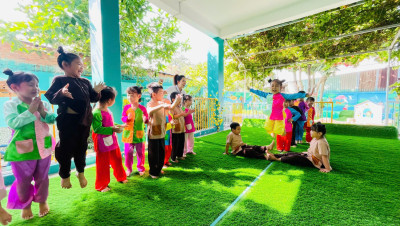 Trò chơi dân gian ngày tết của các bé khối Lá