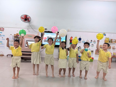 Hoạt động STEAM: Làm khinh khí cầu bằng bóng bay – Lớp Lá 1