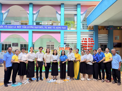 Trường mầm non Tuổi Xanh hưởng ứng phong trào xây dựng công trình "Thành phố muôn sắc hoa" năm 2026