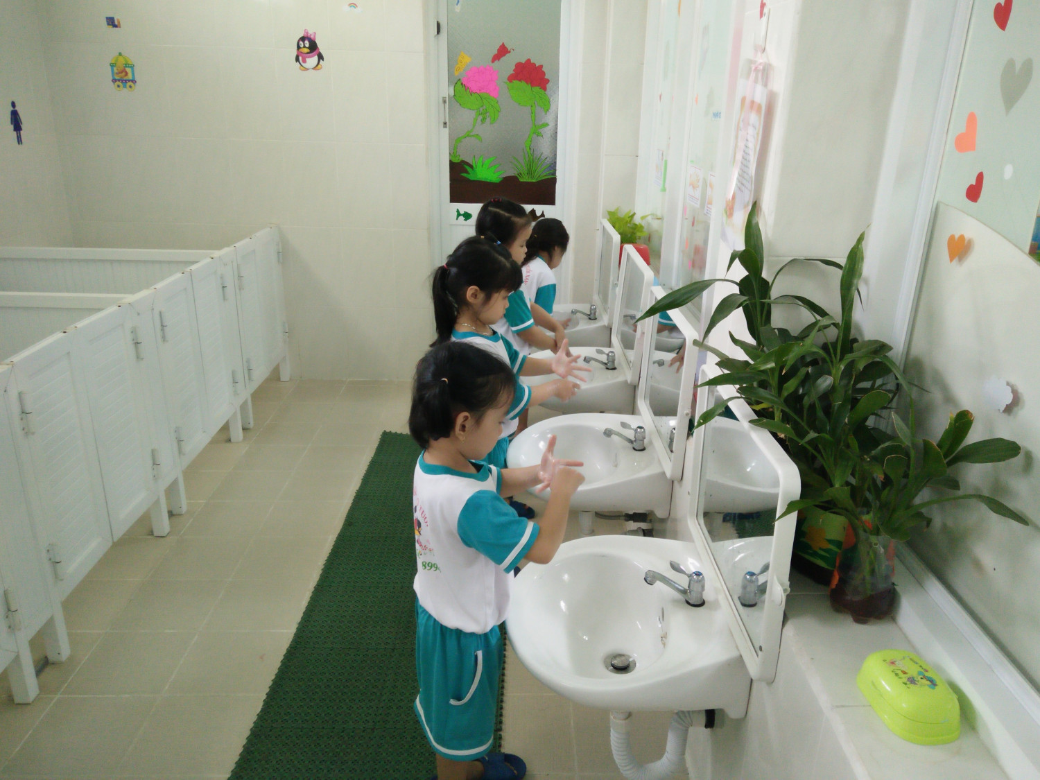 Những quy tắc ứng xửa văn minh cần có cho trẻ mầm non