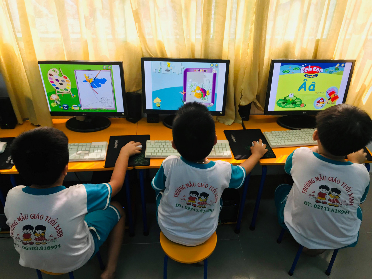 Cháu bạn đang được chơi những trò chơi kidsmart vui lắm nè!
