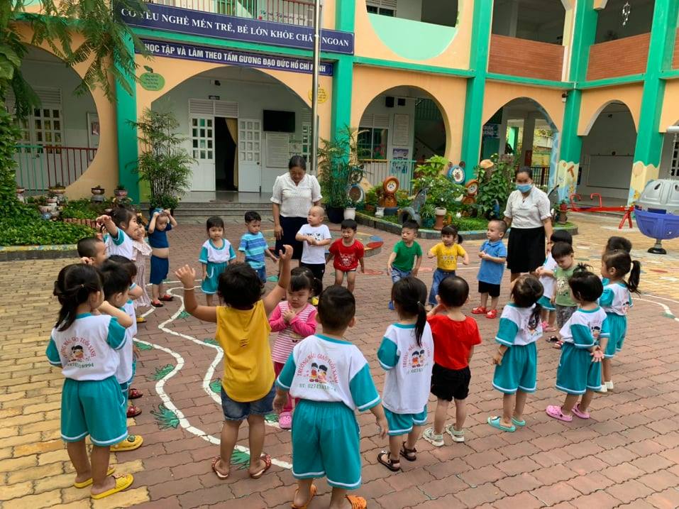 Chăm sóc nuôi dưỡng giáo dục là nhiệm vụ trọng tâm và giữ vai trò vô cùng quan trọng, chăm sóc nuôi dưỡng nhằm bảo vệ, tăng cường sức khỏe cho trẻ giúp trẻ phát triển hài hòa, cân đối về thể chất, trẻ khỏe mạnh, thông minh