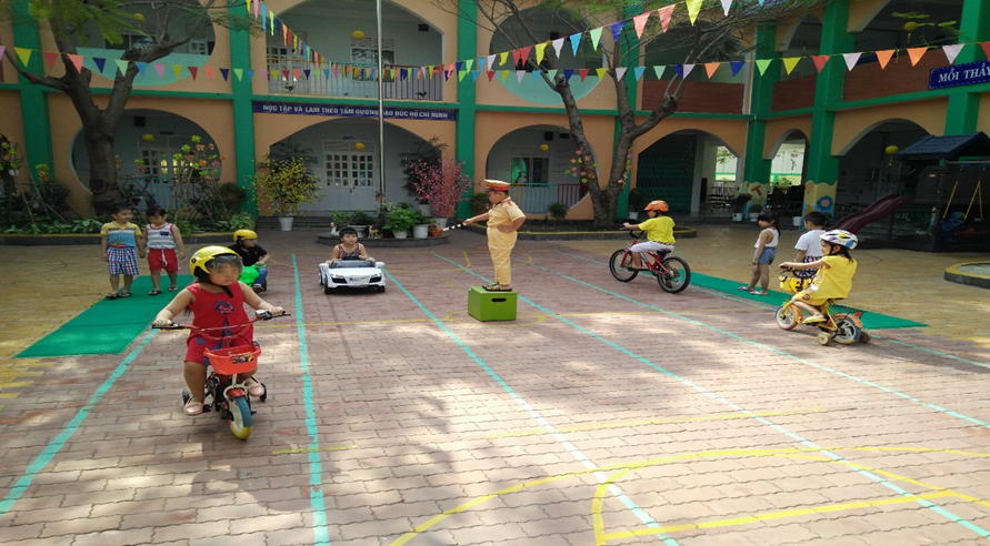 Trường Mầm non Tuổi Xanh thực hiện chương trình "Tôi yêu Việt Nam"