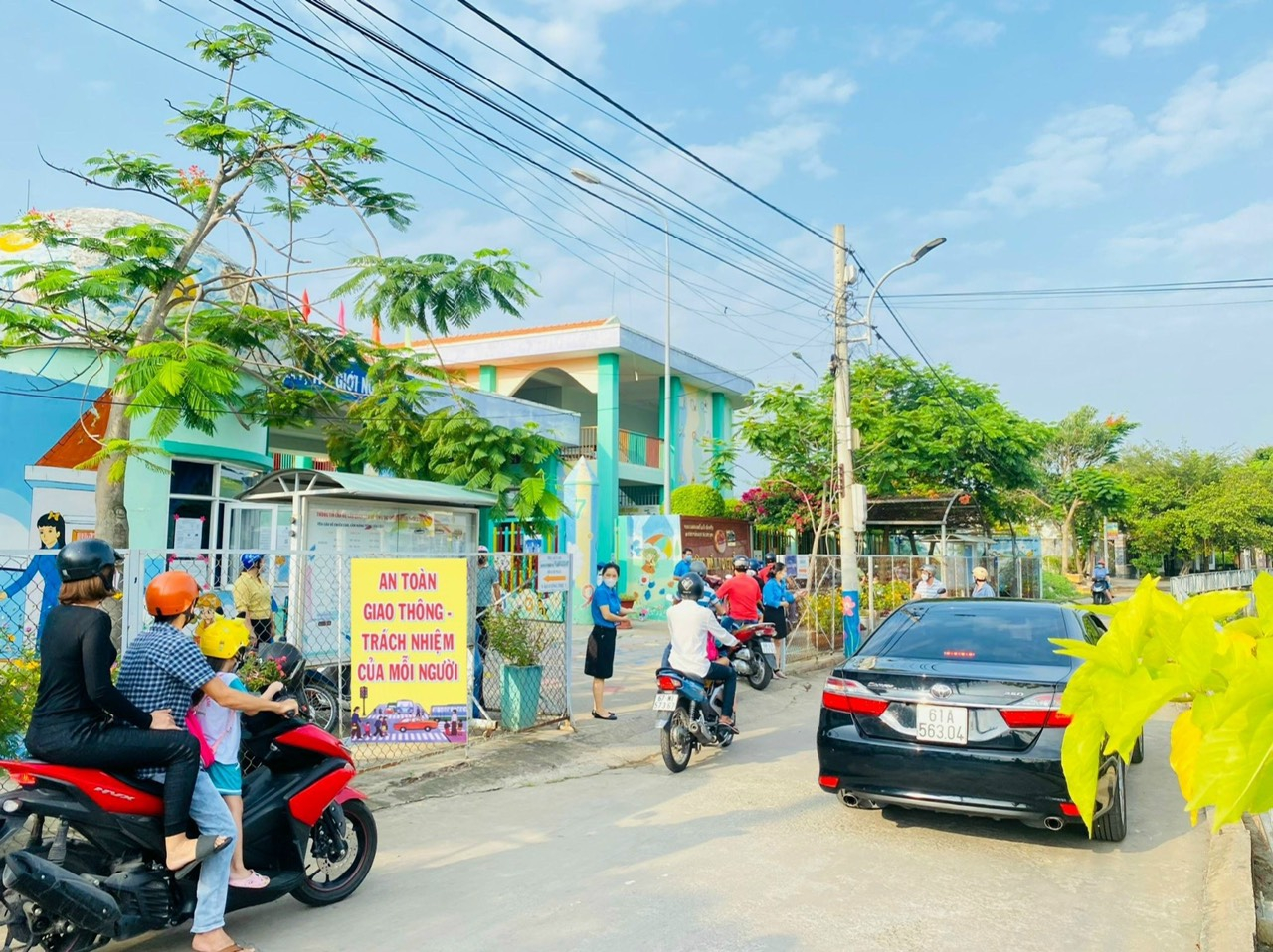 Bảo đảm trật tự, an toàn giao thông trước cổng trường học