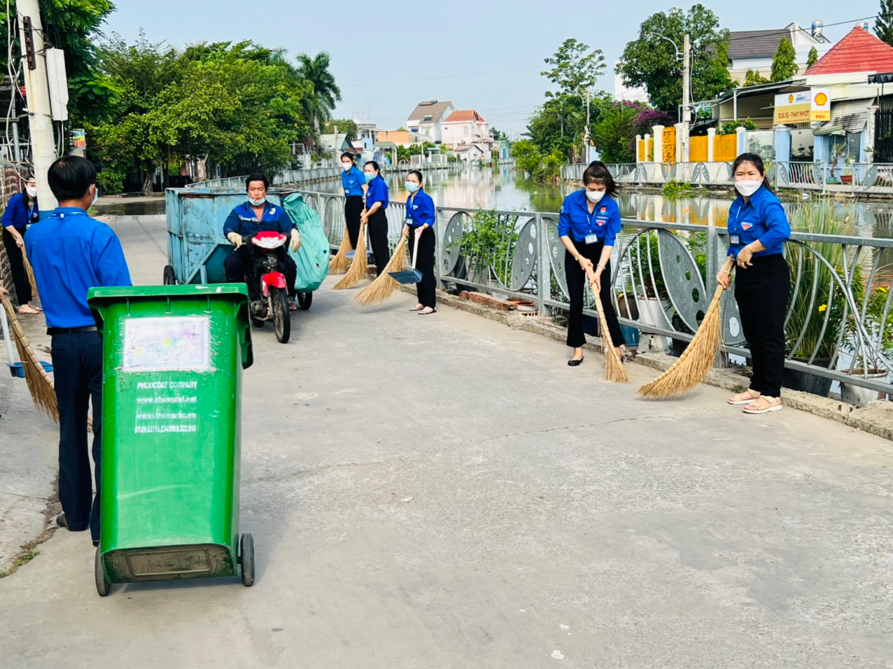 Thực hiện ra quân tổng vệ sinh môi trường