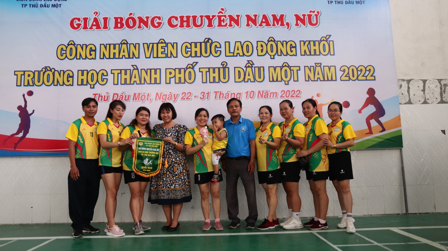 Giải nhì bóng chuyền nam, nữ công nhân viên lao động