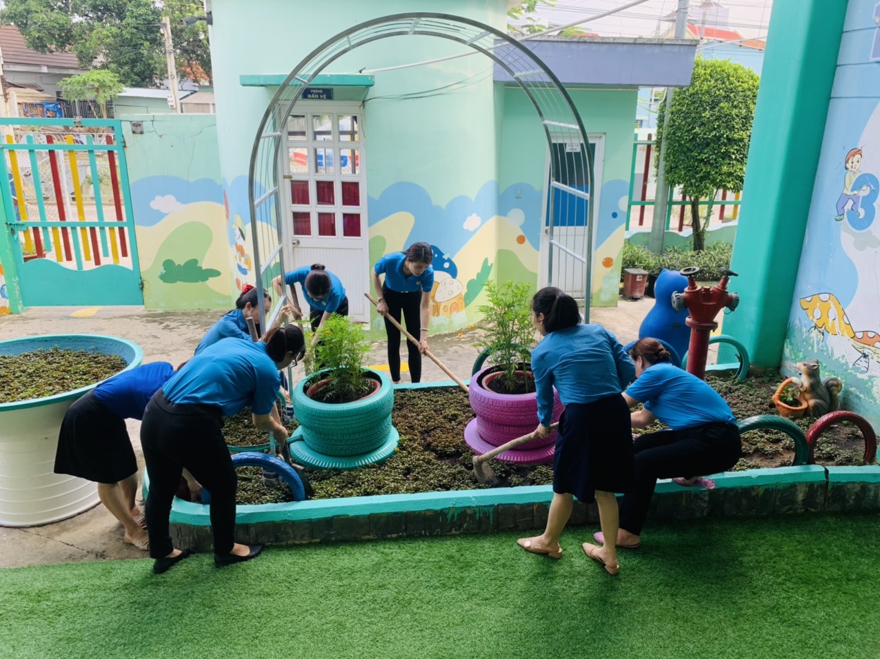 Chi đoàn trường mầm non Tuổi Xanh tổ chức các hoạt động hướng đến kỷ niệm 40 năm Ngày nhà giáo Việt Nam (20/11/1982 - 20/11/2022)