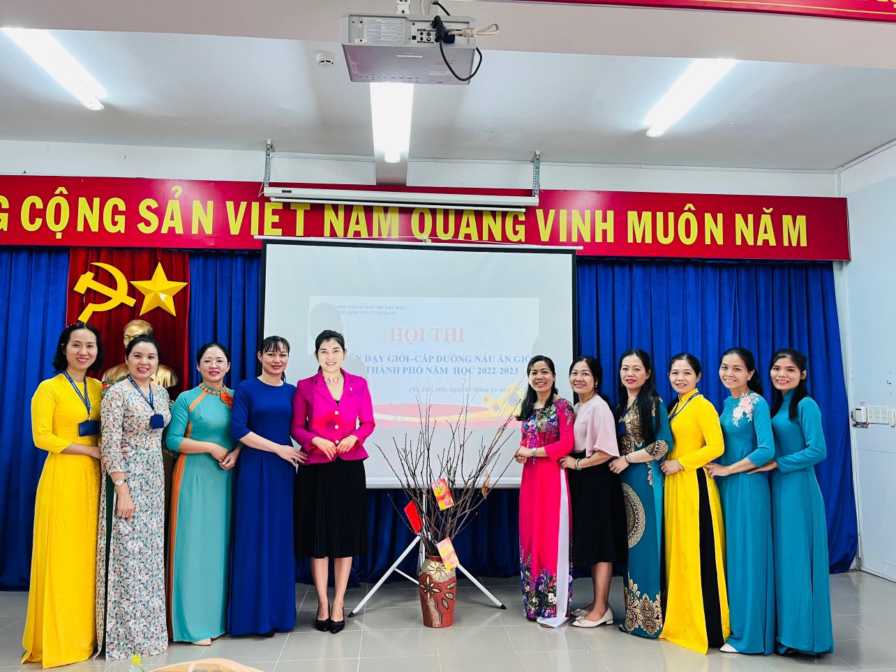Mầm non Tuổi Xanh Điểm thi "Giáo viên dạy giỏi cấp dưỡng nấu ăn giỏi cấp Thành phố năm học 2022-2023.