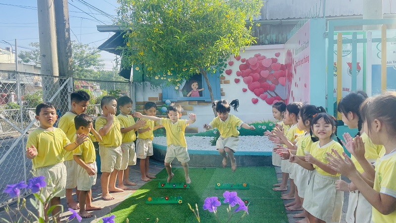 VẬN ĐỘNG CÙNG BÉ