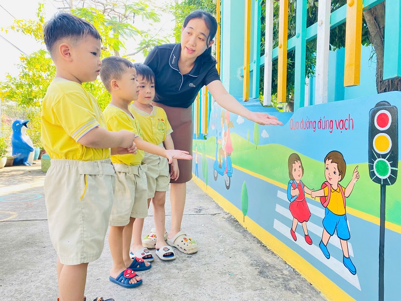 BÉ VỚI AN TOÀN GIAO THÔNG