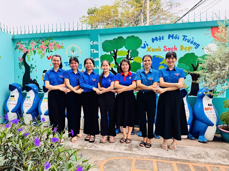 RA QUÂN CHỦ NHẬT XANH