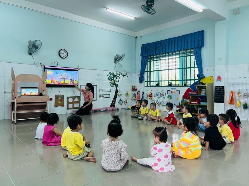 ĐỌC  TRUYỆN CÙNG CÔ
