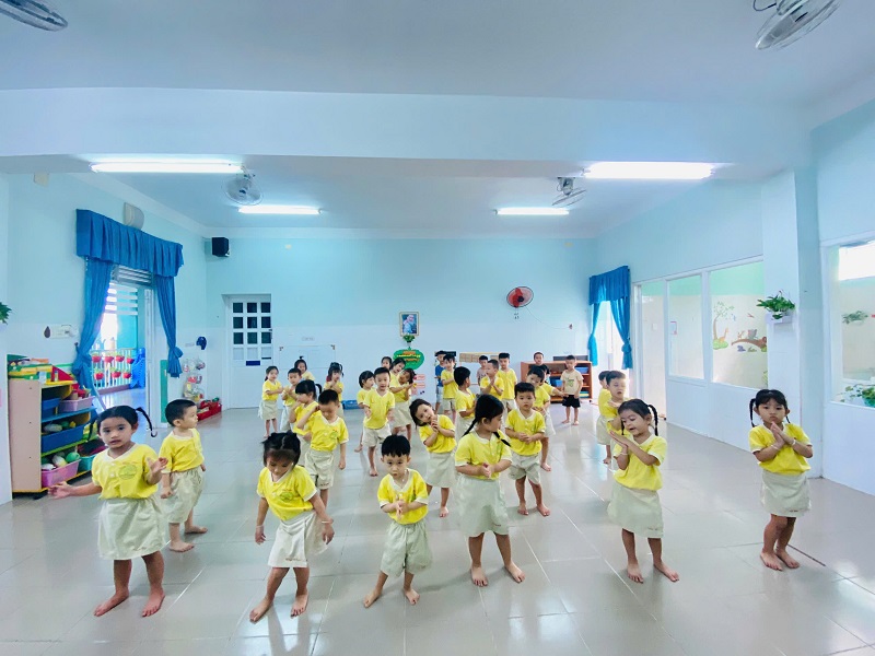 VẬN ĐỘNG THEO NHẠC