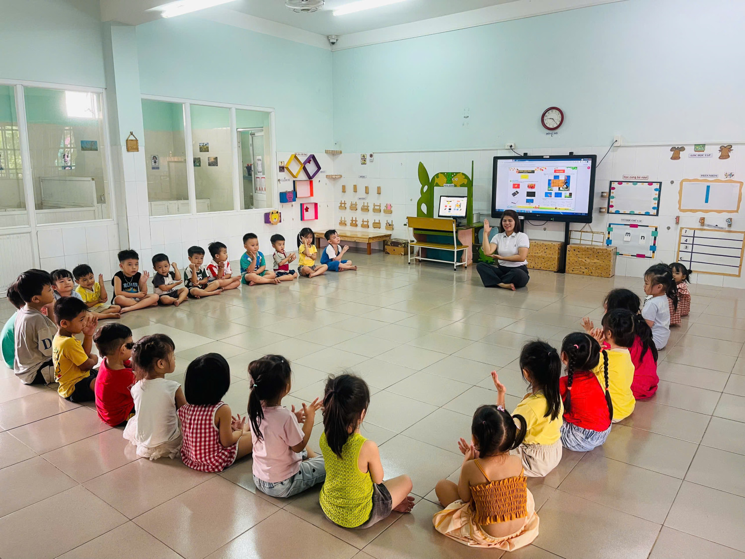 Khi công nghệ gần gũi với trẻ mầm non