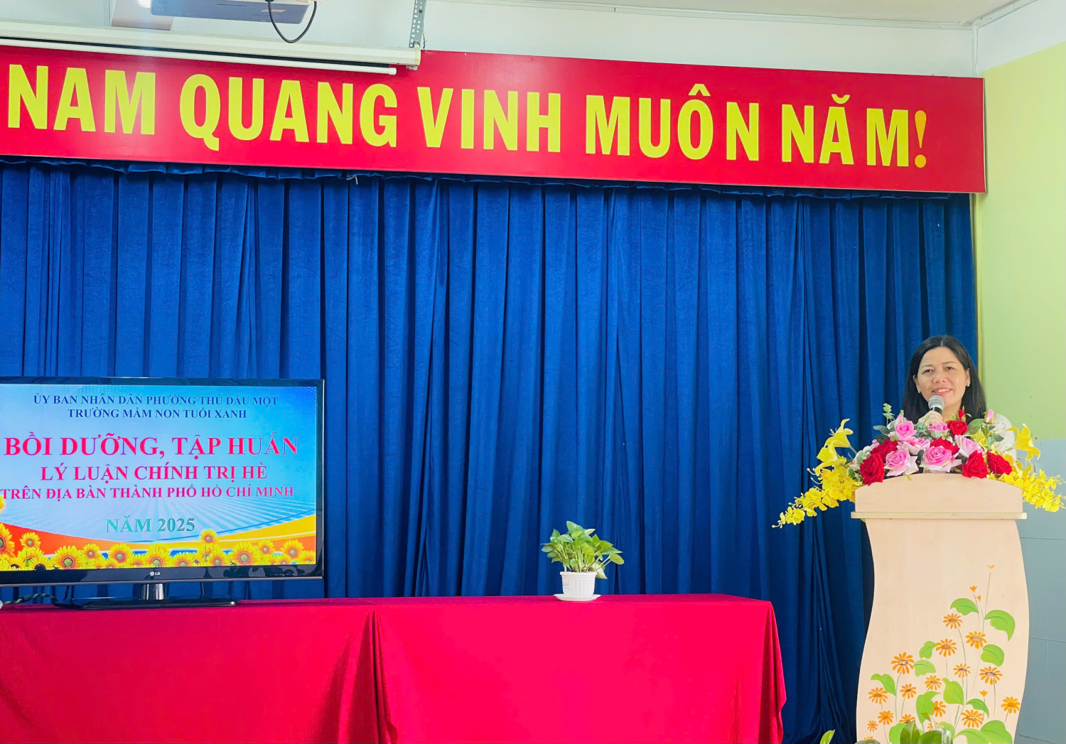 Sáng ngày 18/07/2025 Cán bộ, giáo viên trường Mầm non Tuổi Xanh tích cực tham gia bồi dưỡng lý luận chính trị hè năm 2025