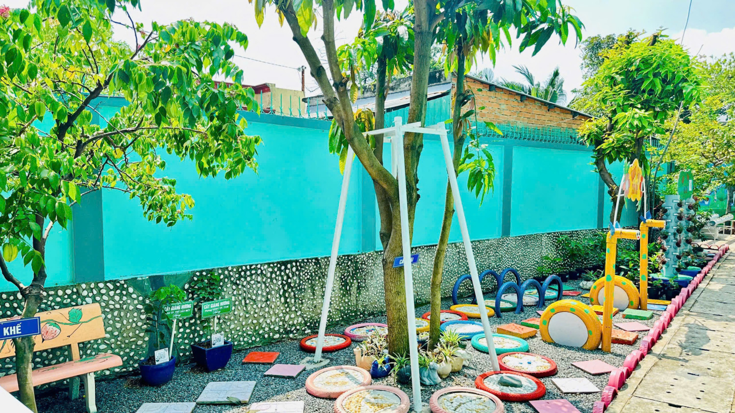 🌿 Khuôn viên sạch đẹp – Góc xanh thân thiện của bé 🌿