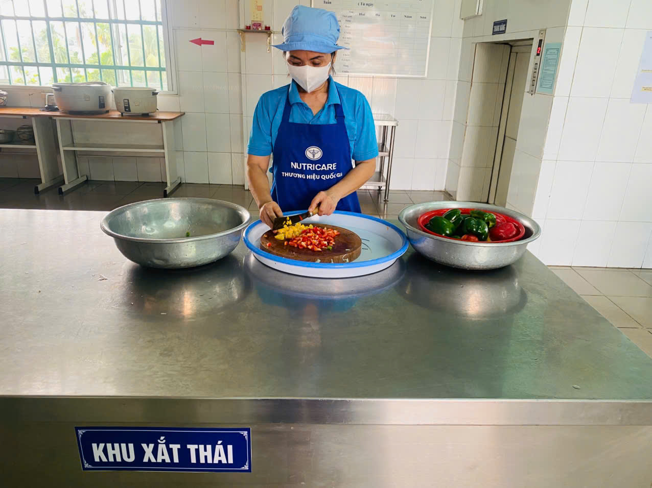 TRƯỜNG MẦM NON TUỔI XANH LUÔN ĐẶT AN TOÀN THỰC PHẨM LÊN HÀNG ĐẦU ĐỂ MANG ĐẾN CHO TRẺ NHỮNG BỮA ĂN NGON MIỆNG – GIÀU DINH DƯỠNG – AN TOÀN TUYỆT ĐỐI