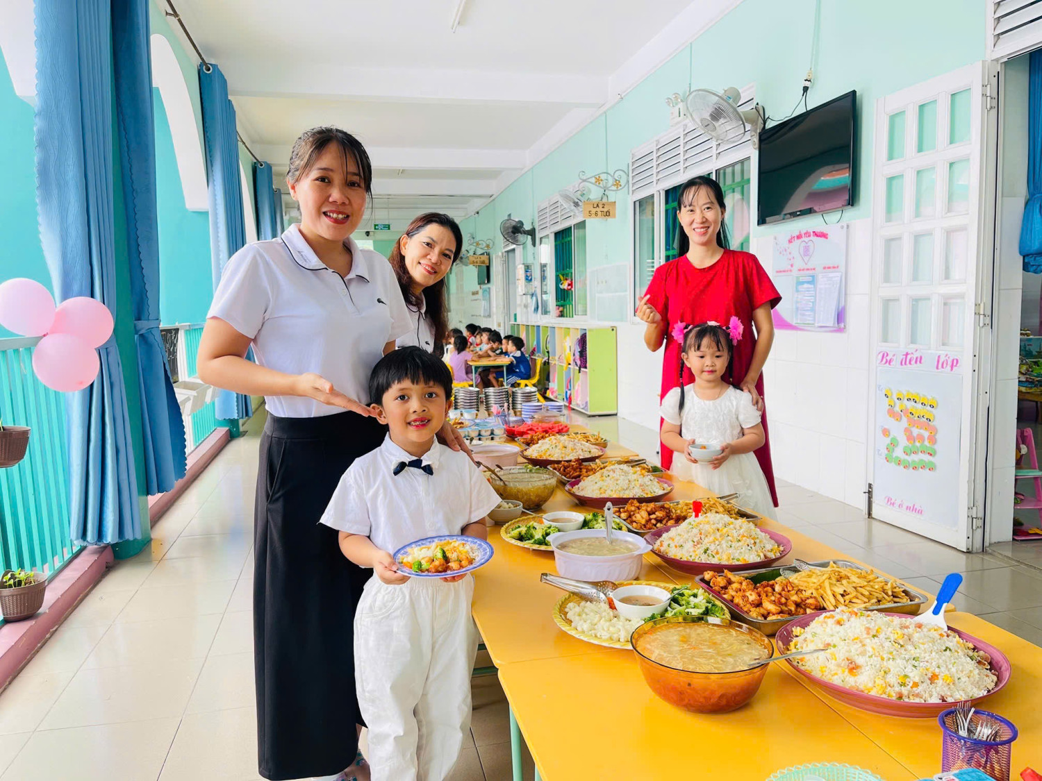 🍽️ Bữa ăn hạnh phúc của các bé khối lá🌸