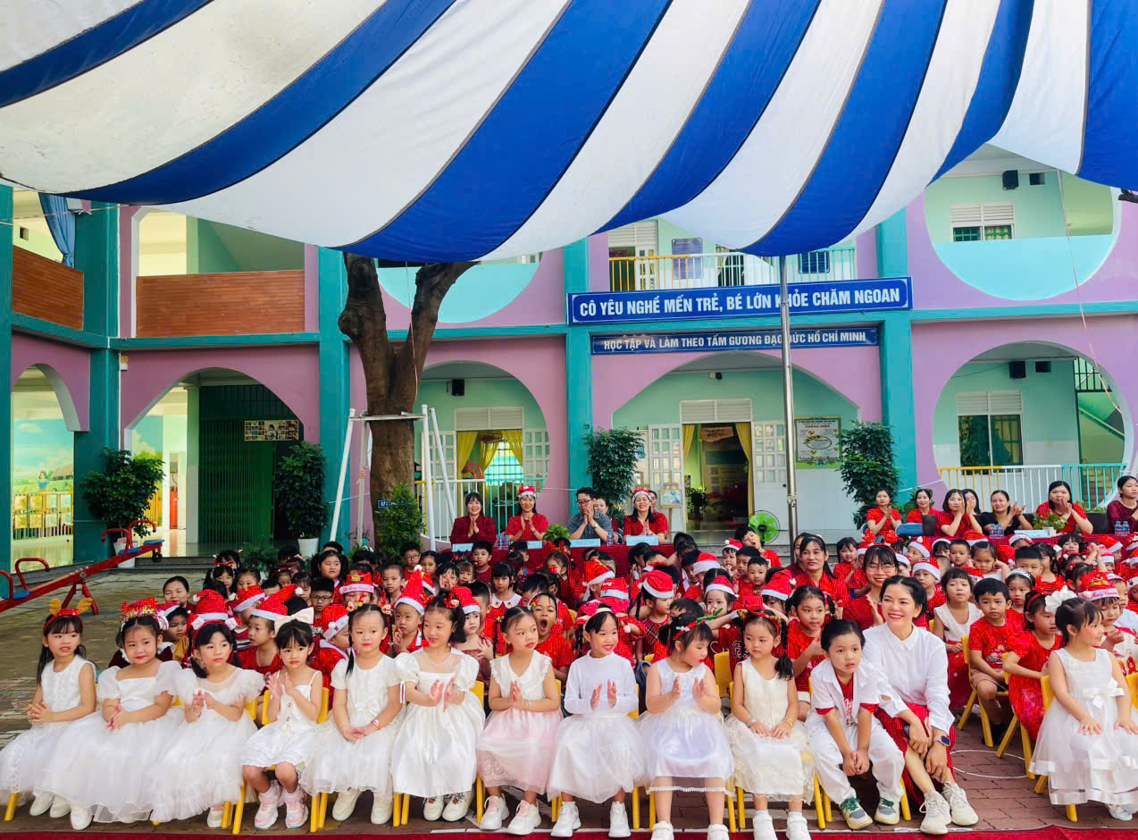 🎄✨ " Giáng sinh ấm áp - Tiếng cười rộn ràng Tuổi Xanh"🎄✨