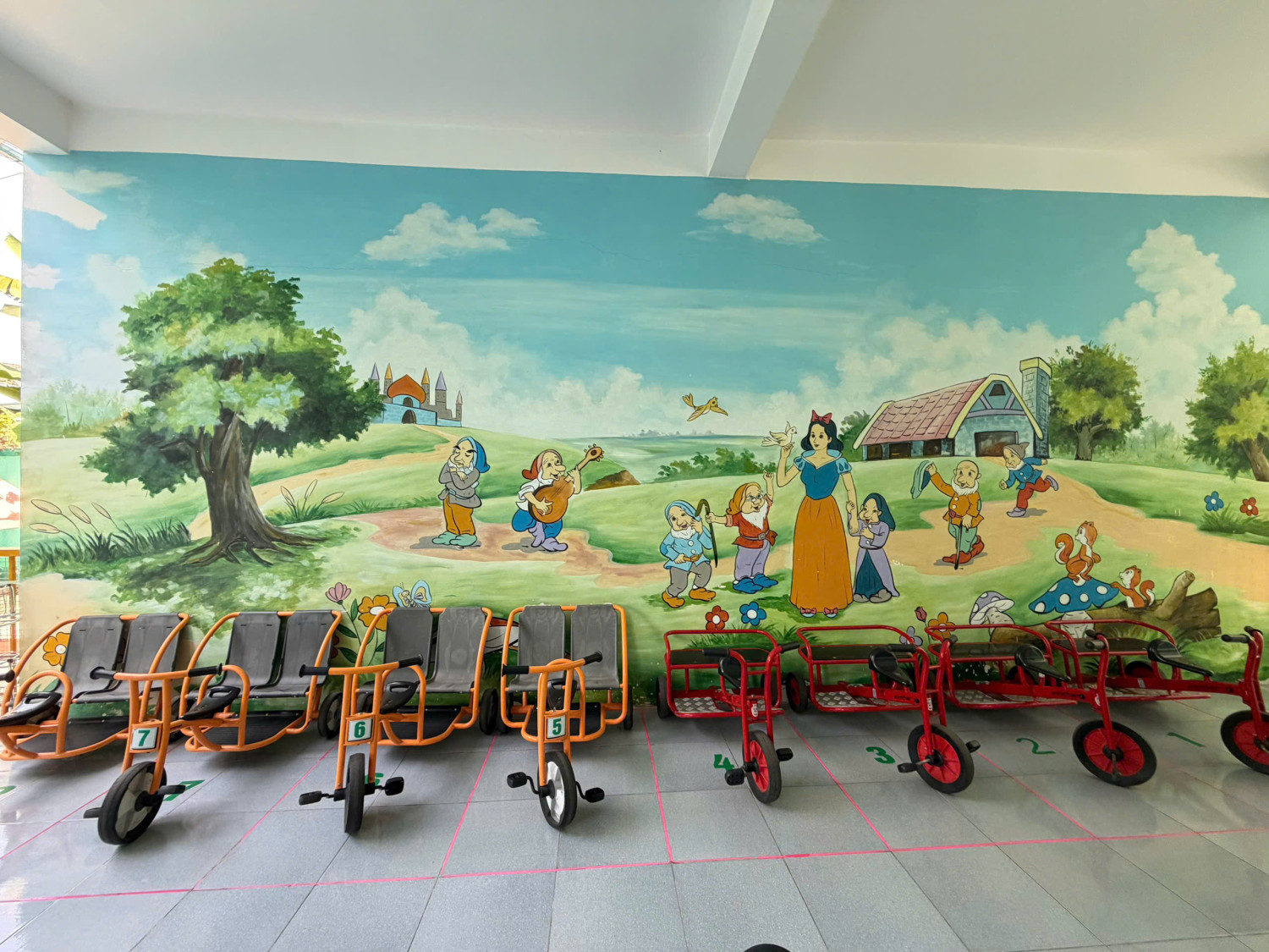 TRƯỜNG LÀ NHÀ, LÀ THẾ GIỚI NHỎ ĐẦY NIỀM VUI