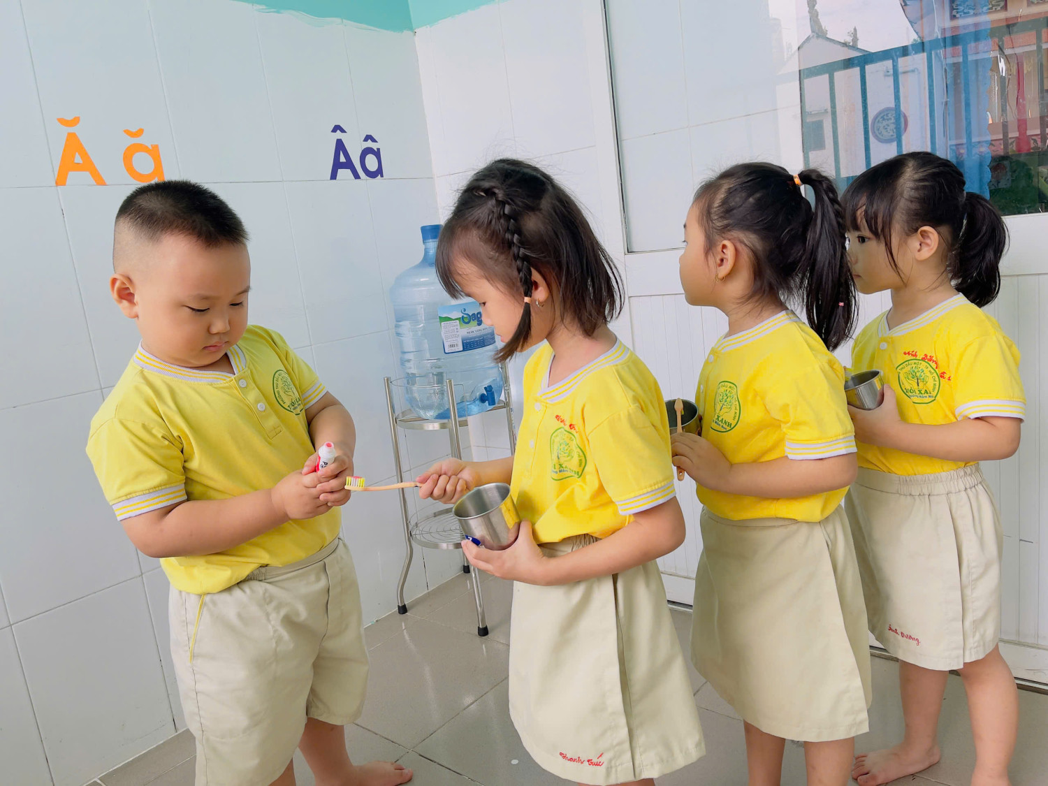 Đánh răng mỗi ngày - Nụ cười xinh tươi