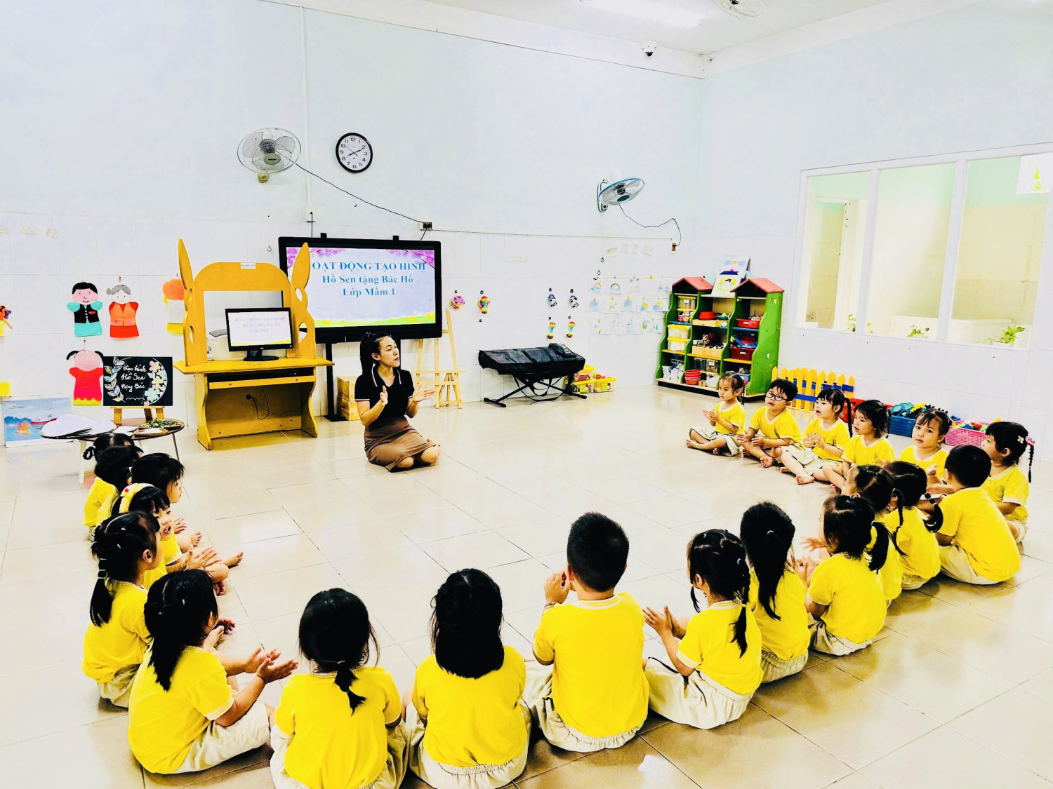 Tạo hình " Hồ sen tặng Bác"