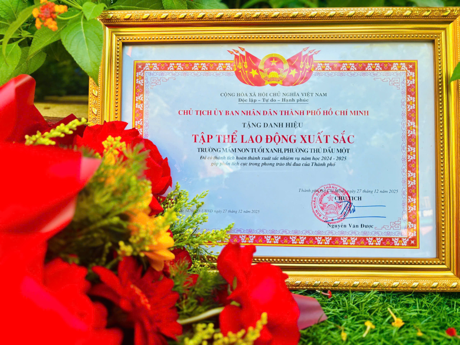 Quyết định số 3476/QĐ-UBND ngày 27 tháng 12 năm 2025 của Chủ tịch Ủy ban nhân dân Thành phố Hồ Chí Minh, Trường Mầm non Tuổi Xanh vinh dự được công nhận và trao tặng danh hiệu: TẬP THỂ LAO ĐỘNG XUẤT SẮC
